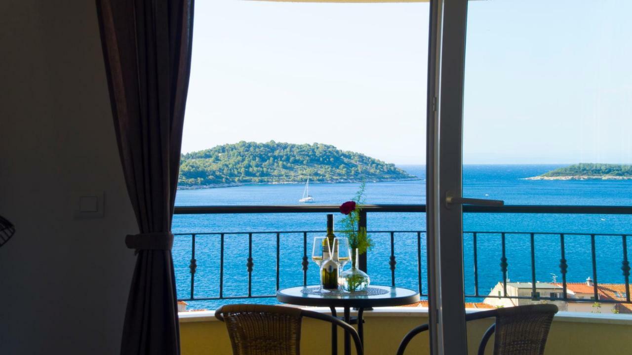 A Lovely And Cozy Room With A Breathtaking View Vis Luaran gambar