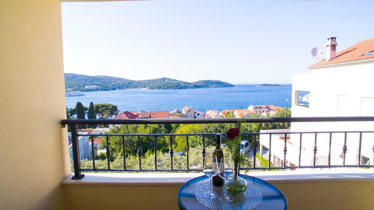 A Lovely And Cozy Room With A Breathtaking View Vis Luaran gambar
