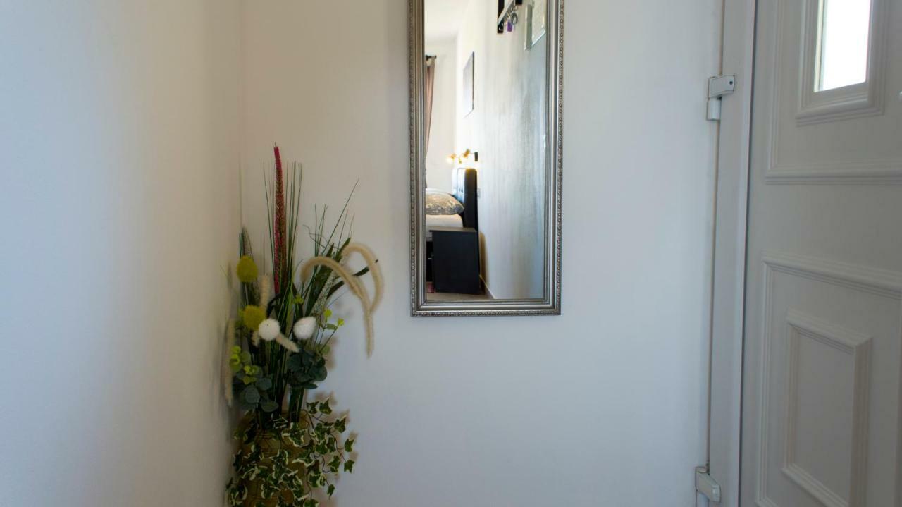 A Lovely And Cozy Room With A Breathtaking View Vis Luaran gambar