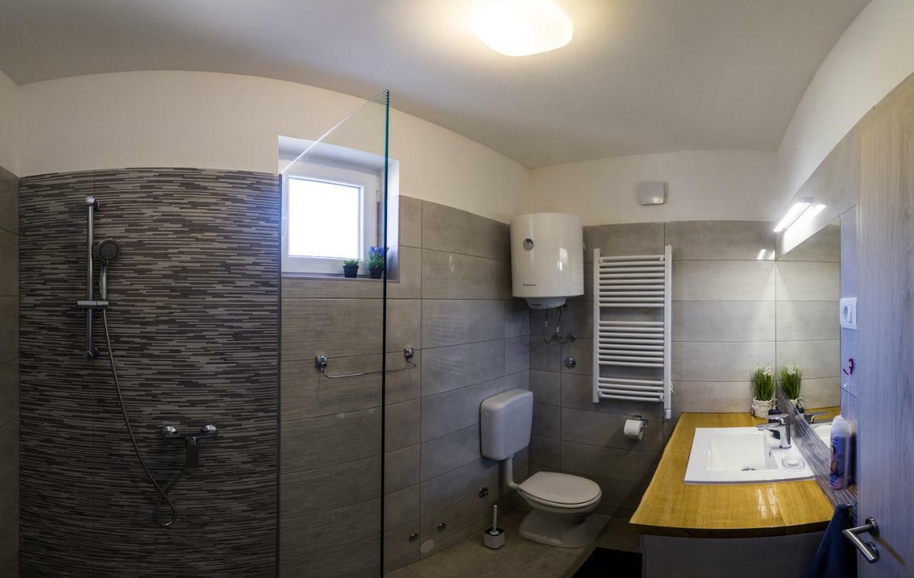 A Lovely And Cozy Room With A Breathtaking View Vis Luaran gambar
